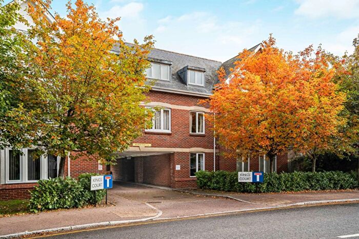 2 Bedroom Flat For Sale In Southdown Road, Harpenden, AL5