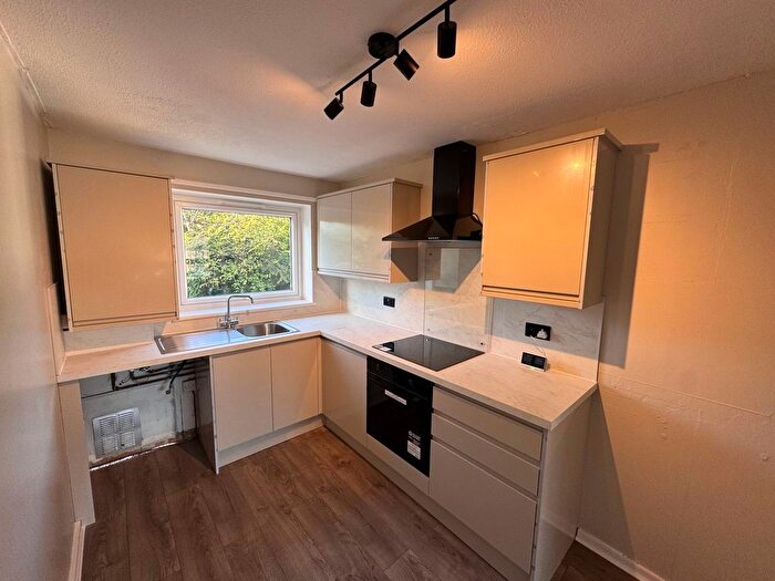 2 Bedroom Flat To Rent In Meadow Lane, Gateshead, NE11