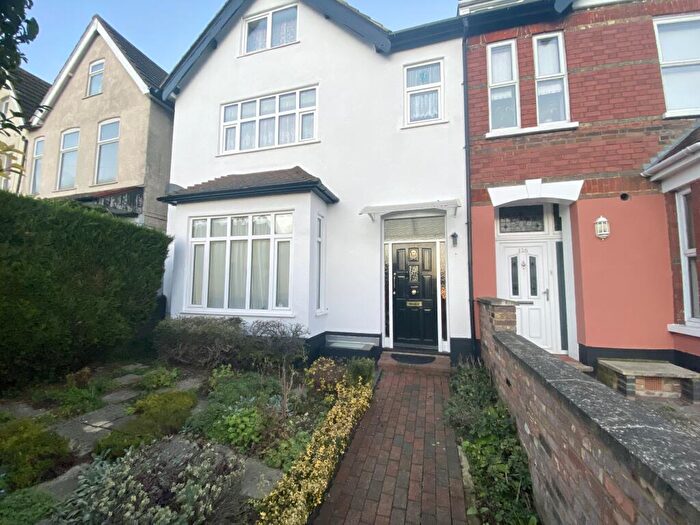 5 Bedroom House To Rent In High Street North, Dunstable, LU6