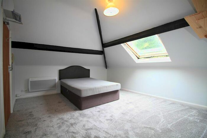 1 Bedroom Flat To Rent In Waterloo Crescent, Nottingham, NG7