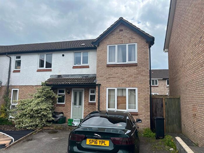 4 Bedroom Semi-Detached House To Rent In Lamord Gate, Bristol, BS34