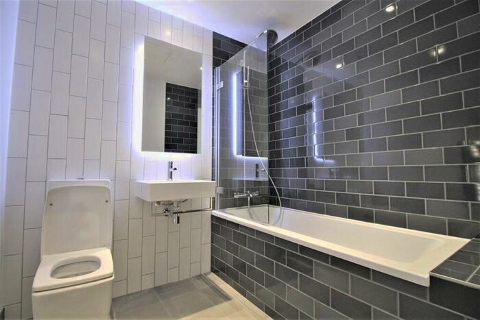 2 Bedroom Apartment To Rent In Masthead House, E16