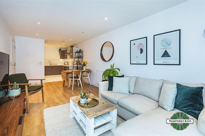 2 Bedroom Flat To Rent In Waterside Way, London, N17