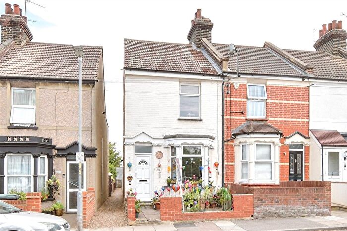 3 Bedroom End Terrace House For Sale In Dover Road, Northfleet, Gravesend, Kent, DA11