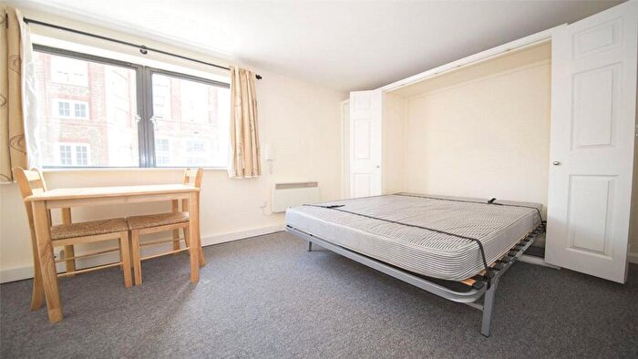 Apartment To Rent In Hornsey Road, Holloway, London, N7