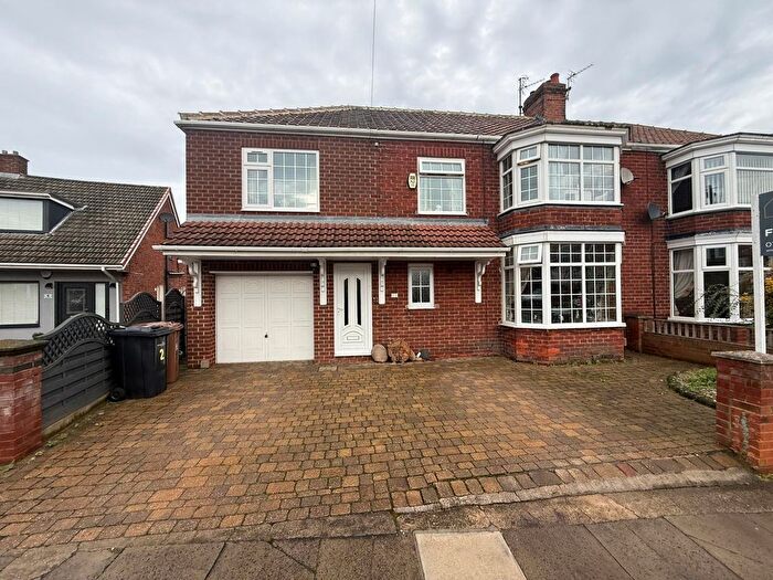 5 Bedroom Semi-Detached House For Sale In Wroxton Avenue, Middlesbrough, TS5