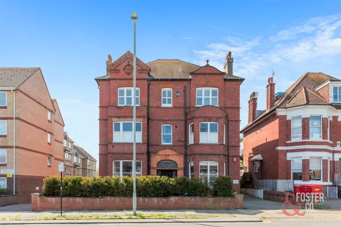 2 Bedroom Apartment To Rent In The Drive, Hove, BN3