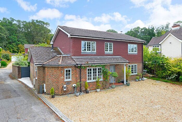 5 Bedroom Detached House For Sale In Grove Close, Cranleigh, GU6