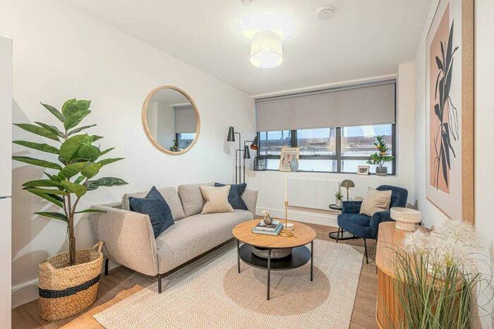 1 Bedroom Flat To Rent In Steeplemount House, Enfield, EN2