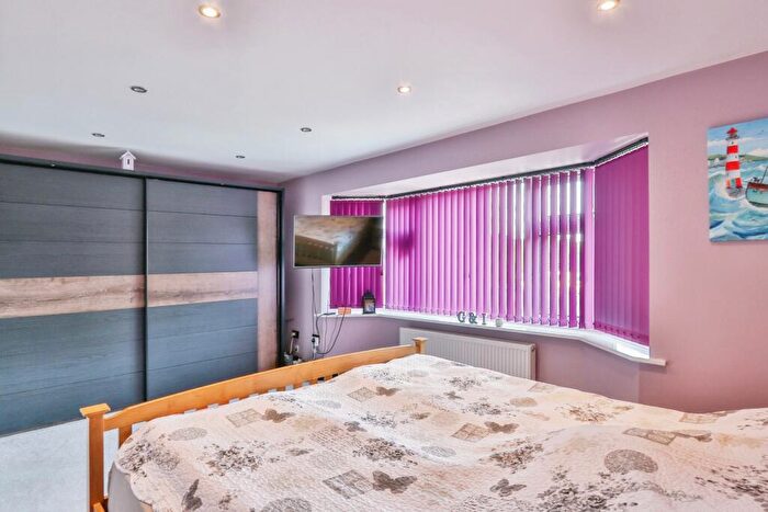 3 Bedroom Bungalow For Sale In Encombe Close, Poole, BH12