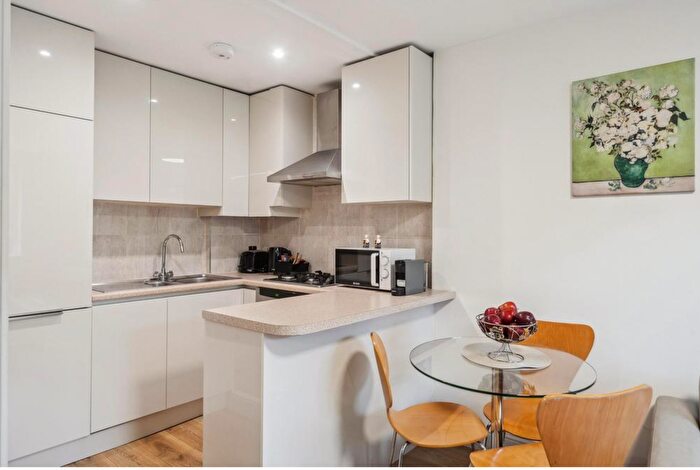 1 Bedroom Flat To Rent In Penywern Road, Earls Court, London, SW5