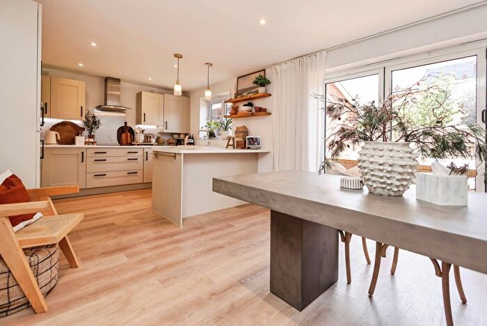 3 Bedroom Detached House For Sale In Perry Place, Drakes Broughton, Pershore, Worcestershire, WR10