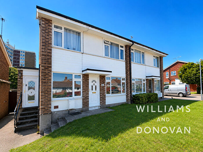2 Bedroom Flat To Rent In Hudson Crescent, Leigh-On-Sea, SS9