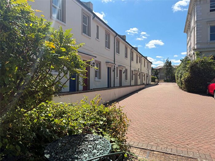 2 Bedroom Flat To Rent In Grove Hill Road, Tunbridge Wells, Kent, TN1