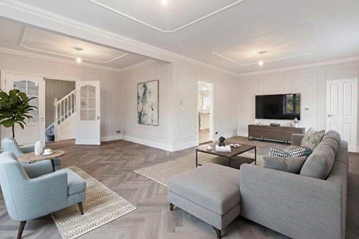 5 Bedroom Detached House For Sale In Watling Street, Rochester, ME2