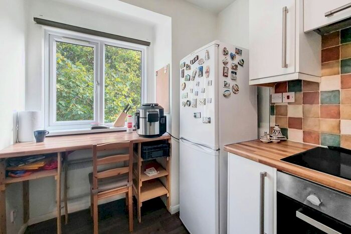 1 Bedroom Flat To Rent In Emerald Close, Royal Docks, London, E16