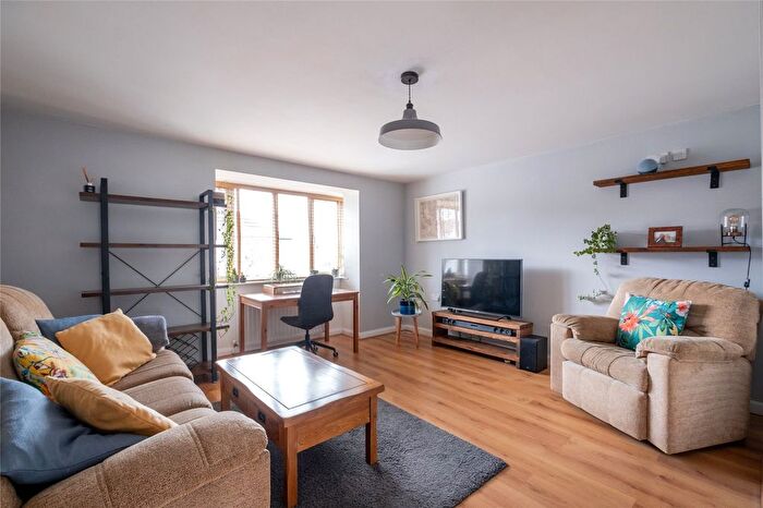 2 Bedroom Flat To Rent In Elmhurst Avenue, Mitcham, CR4