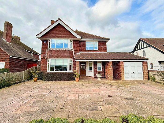 4 Bedroom Detached House For Sale In Marine Crescent, Great Yarmouth, NR30