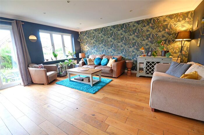 3 Bedroom Link Detached House For Sale In East Grinstead, West Sussex, RH19
