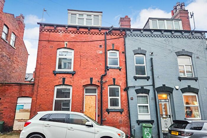 3 Bedroom Terraced House For Sale In Bayswater Row, Leeds, LS8