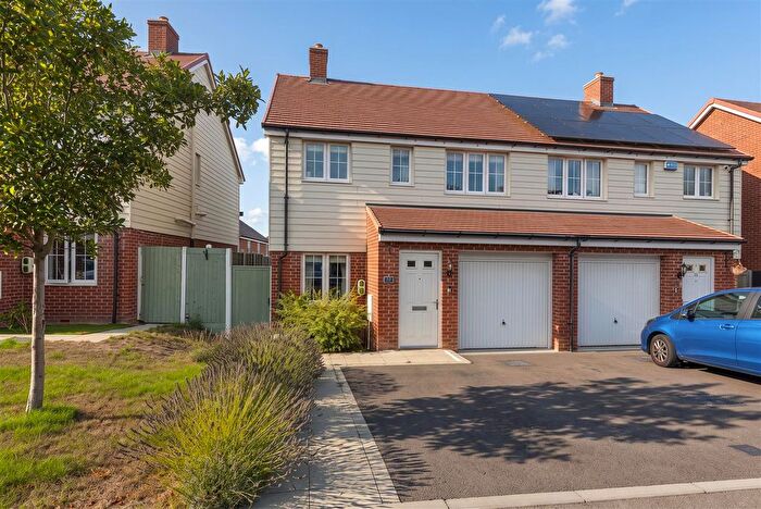 3 Bedroom Semi Detached House For Sale In Roffe Close, Paddock Wood, Tonbridge, TN12