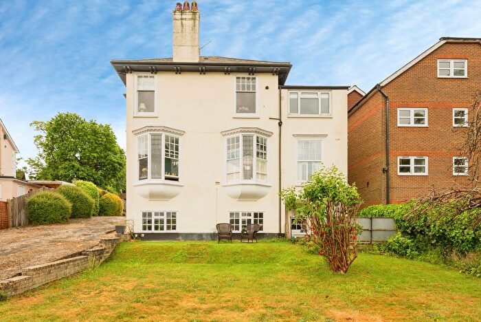 1 Bedroom Flat For Sale In Upper Bridge Road, Redhill, Surrey, RH1