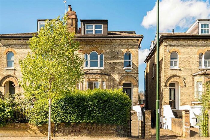 1 Bedroom Flat To Rent In Stanley Road, Teddington, TW11