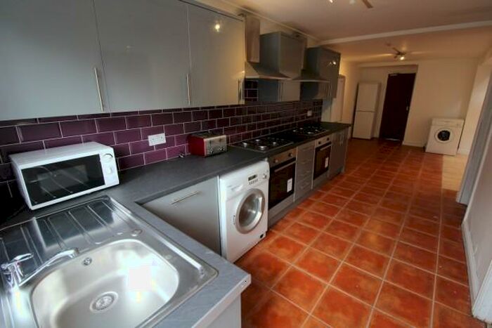 6 Bedroom Terraced House To Rent In Cranbrook Street - Cardiff, CF24