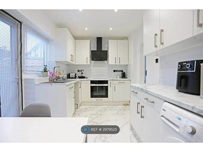 2 Bedroom End Of Terrace House To Rent In Chaplin Road, Dagenham, RM9
