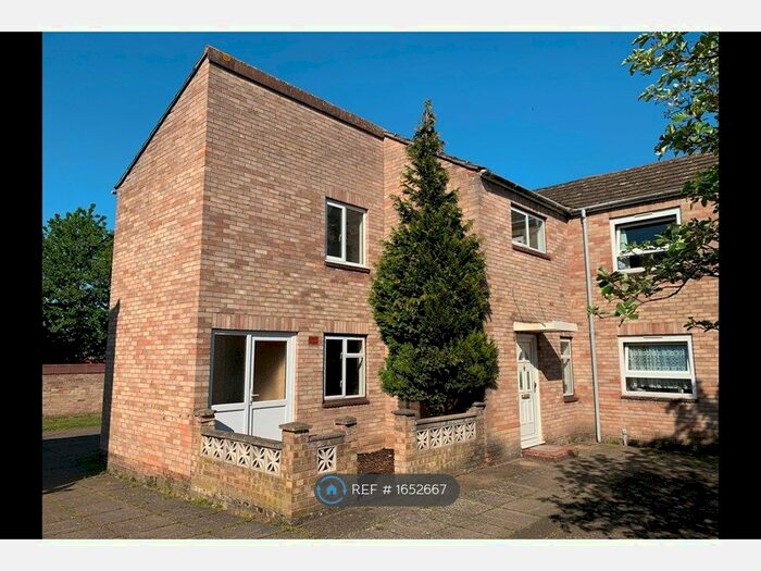 3 Bedroom Semi-Detached House To Rent In St. Johns Way, Thetford, IP24