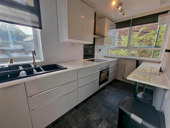 2 Bedroom Flat To Rent In St. Leonards Close, Dordon, Tamworth, B78