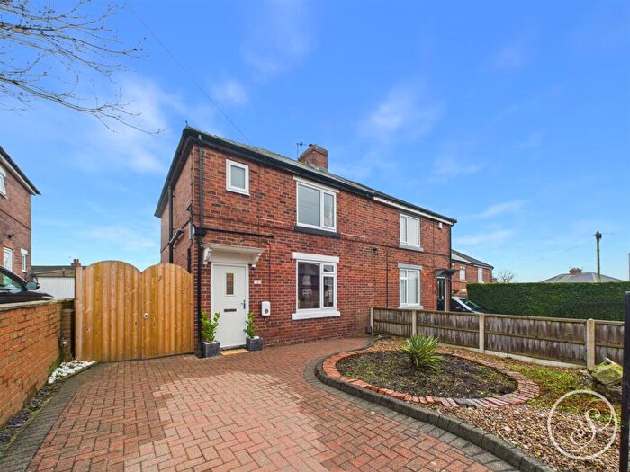 3 Bedroom Semi Detached House For Sale In The Drive, Swillington, Leeds, LS26