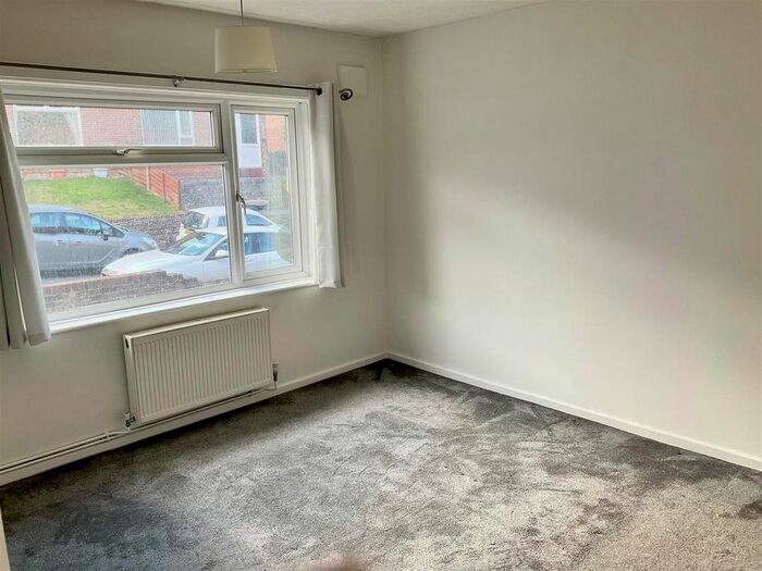 3 Bedroom Semi-Detached House To Rent In Farthingloe Road, Dover, CT17