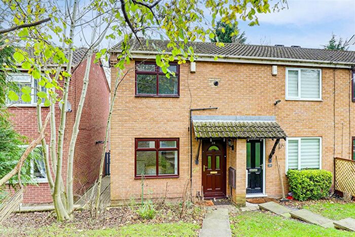 2 Bedroom Town House To Rent In Landmere Gardens, Mapperley, Nottingham, NG3