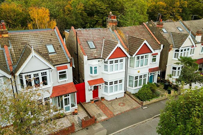 4 Bedroom Property For Sale In Woodlands Avenue, Wanstead, E11