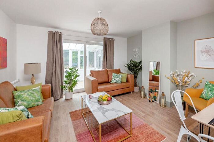 6 Bedroom Semi Detached House To Rent In The Oval, Bath, BA2