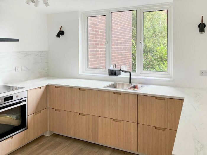 2 Bedroom Flat To Rent In Galsworthy Road, Kingston Hill, Kingston Upon Thames, KT2