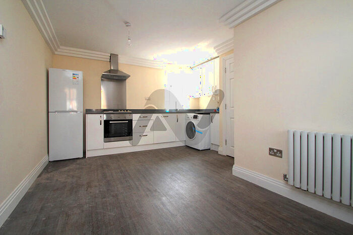 3 Bedroom Flat To Rent In Blackstock Road, London, N4