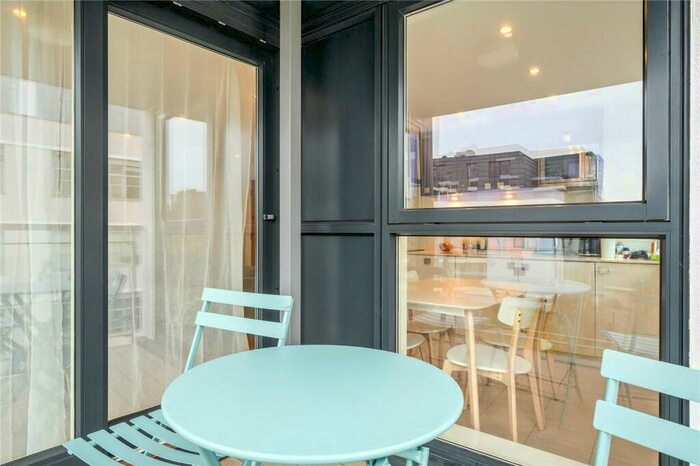 2 Bedroom Apartment For Sale In Shepherdess Walk, Islington, London, N1