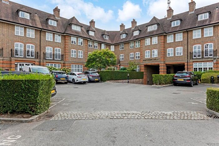 2 Bedroom Flat To Rent In Corringway, Golders Green, NW11