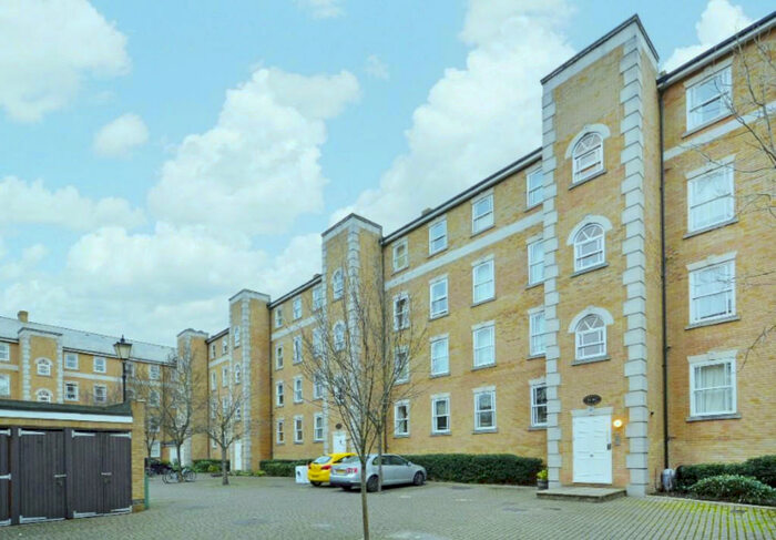 2 Bedroom Flat To Rent In Raleigh Court, , London, SE16
