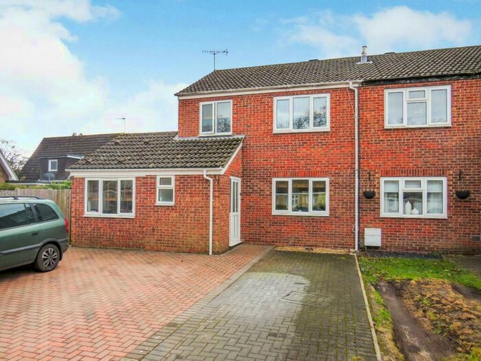 4 Bedroom Semi-Detached House For Sale In Malsters Close, Mundford, IP26