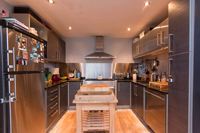 2 Bedroom Maisonette For Sale In Hammersmith Grove, Chiswick, London, W6