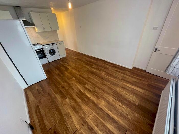 1 Bedroom Flat To Rent In Buckingham Road, Canons Park, Edgware, HA8