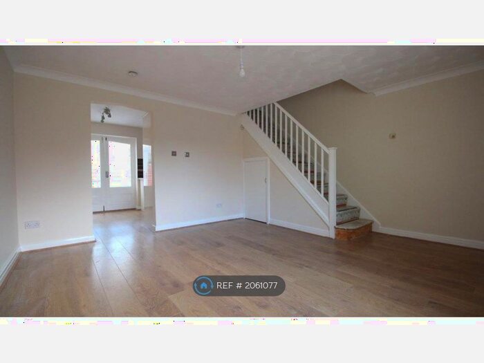 3 Bedroom Semi-Detached House To Rent In Broadstone Way, York, YO30
