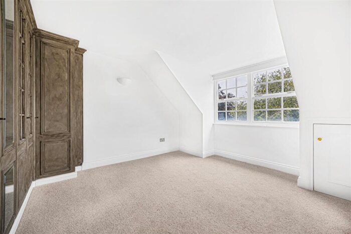 2 Bedroom Apartment For Sale In Wellington Square, Cheltenham, GL50