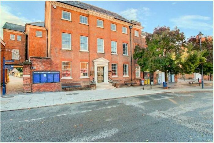 1 Bedroom Apartment To Rent In High Street, Alton, Hampshire, GU34