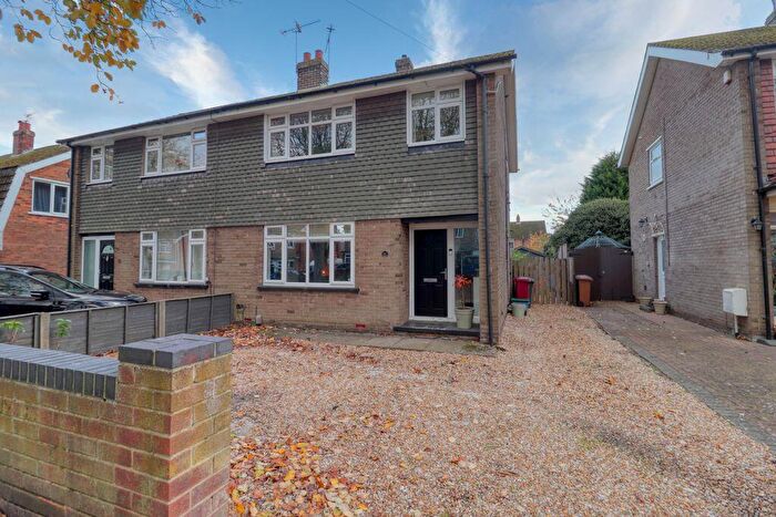 3 Bedroom Semi Detached House For Sale In Audern Road, Scunthorpe, DN16