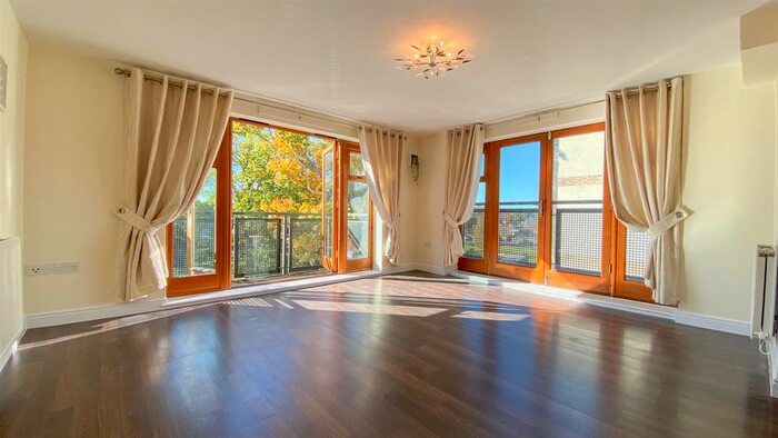 2 Bedroom Flat To Rent In Goodman Crescent, Croydon, CR0