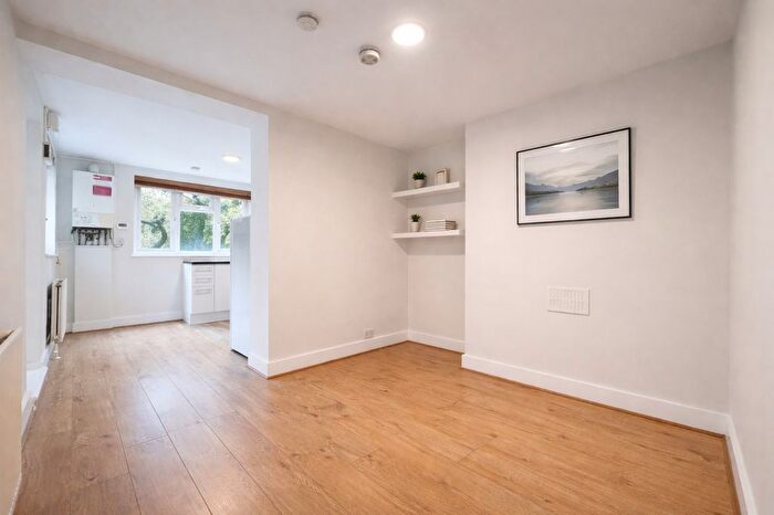 1 Bedroom Flat To Rent In Richmond Road, London, E8